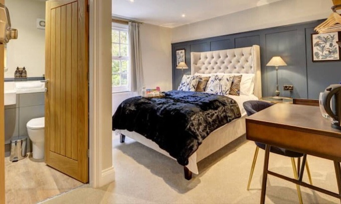 Henley-in-Arden House | Boutique bedroom within guesthouse