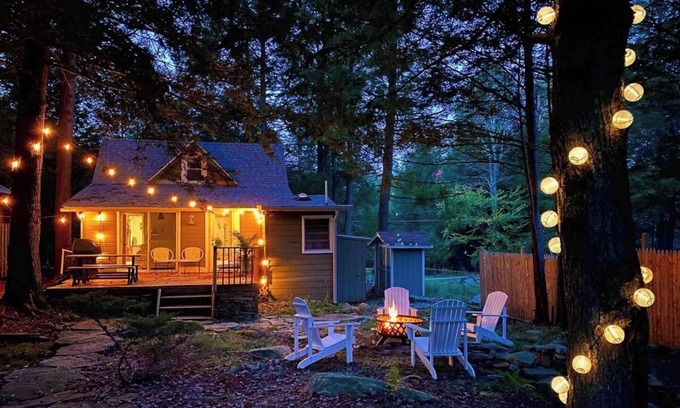 Smallwood Cabin | Boutique Cabin w/Lake Access, Canoe, SUPs, Inner Tubes, BBQ, Fire Pit, Fireplace—Renovated & Chic