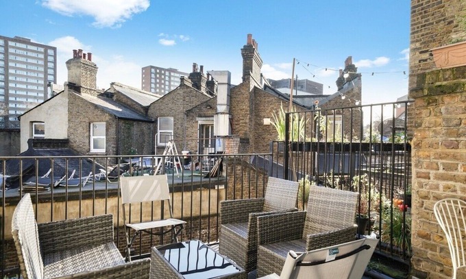 Homerton Apartment | Boutique Central Hackney Abode -&nbsp;Balcony -Sleeps 6