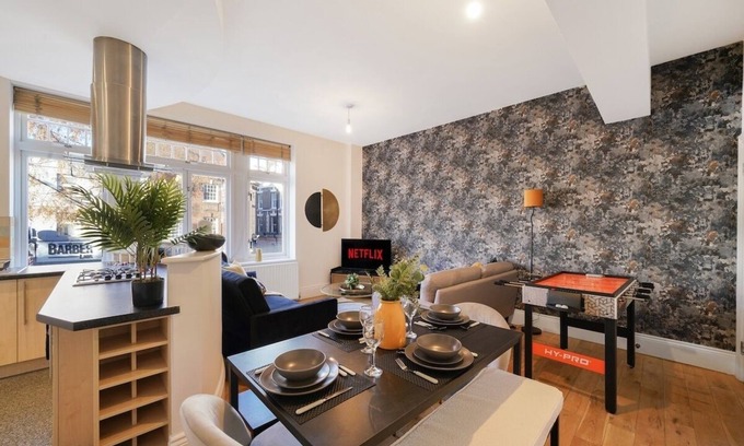 Homerton Apartment | Boutique Central Hackney Abode - Balcony -Sleeps 6