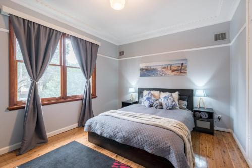 Carramar House | Boutique Double Room in Carramar - Close to Station & Shops - Shared Bathroom