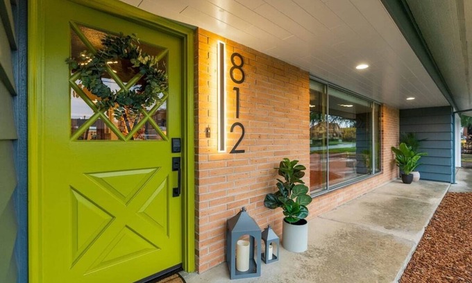 Newberg House | Boutique Home Nestled in Downtown Newberg