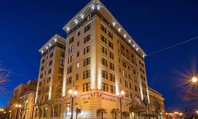 Goose Hollow Hotel | Boutique Hotel in Downtown Portland! 3 Pet-friendly Suites, Near to Parks!