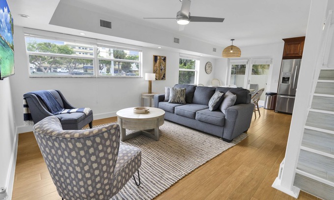 Deerfield Beach Hotel | Boutique Hotel 2 bed/1 bath Townhome w/POOL, LOCATION! Walk to BEACH/Nightlife