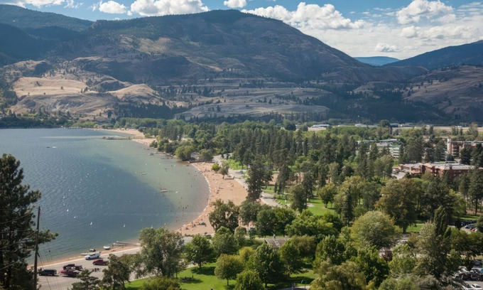 Okanagan-Similkameen Hotel | Boutique motel with private beach access & kitchenette