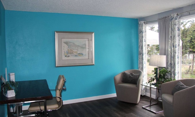 West Hills Apartment | Boutique Room with Kitchen -Naval Suites -226