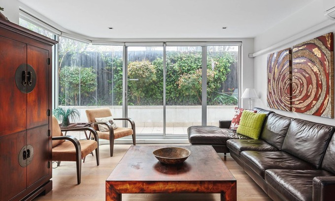 Elwood Apartment | BOUTIQUE STAYS - Lalique
