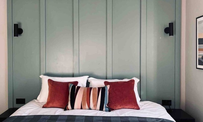 Galashiels Apartment | Boutique studio, king bed, en-suite & kitchenette