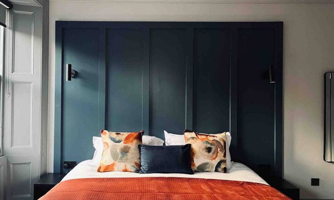 Galashiels Apartment | Boutique studio, twin beds, en-suite & kitchenette