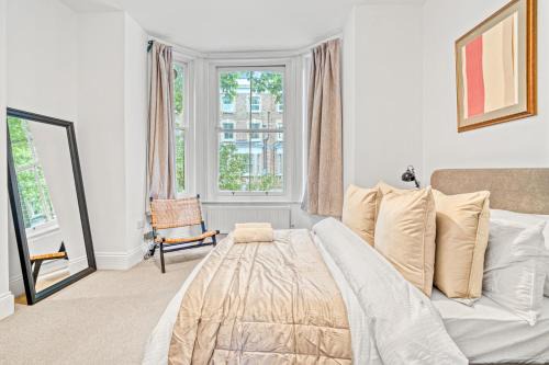 Shepherd's Bush Apartment | Boutique Stylish 1 Bedroom Apartment - SLEEPS 4