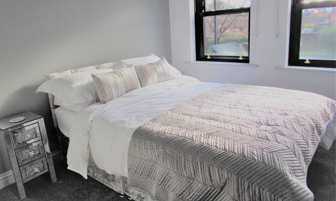 Worcester Apartment | Boutique Suites Worcester -Amber Suite