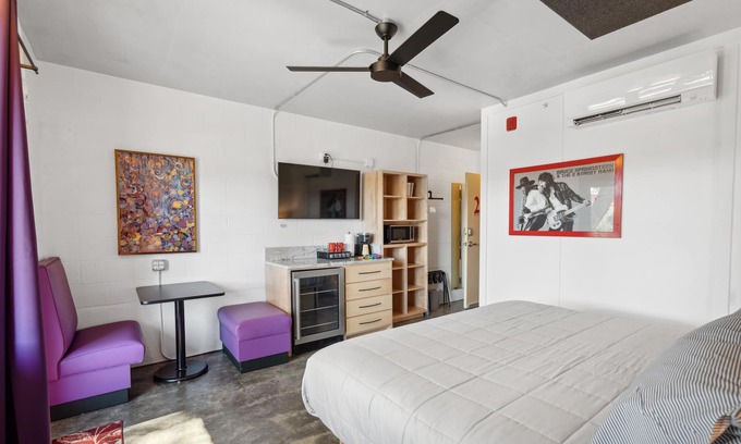 Folly Beach Hotel | Boutique Vera Hotel Room 202: King Room in the Heart of Folly Beach