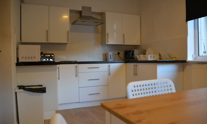 Reading House | Bow Guest House
