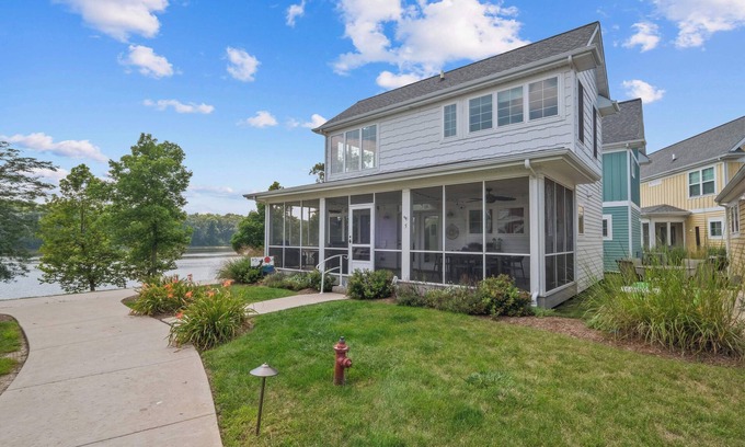 Ottawa House | Bow Wow on the River | 1 Bed, 1.5 Bath