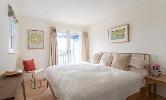 Dartmouth House | Bowden Retreats