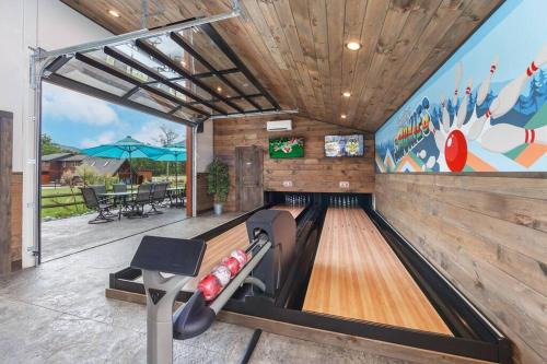 Wears Valley House | Bowling Pickleball Pool Games Mtn View Terrific Location