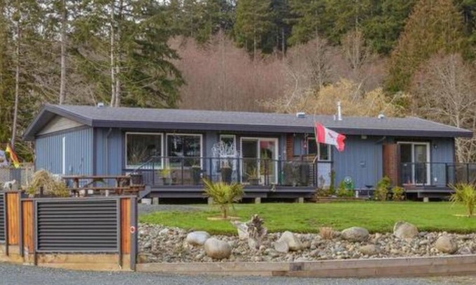 Regional District of Nanaimo House | BowserBeachBungalow Vacation Rental