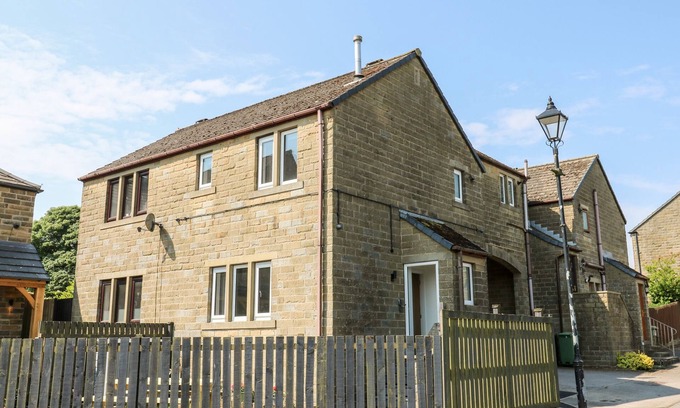 Cartworth Cottage | BOWSHAW, with a garden in Hade Edge, Yorkshire