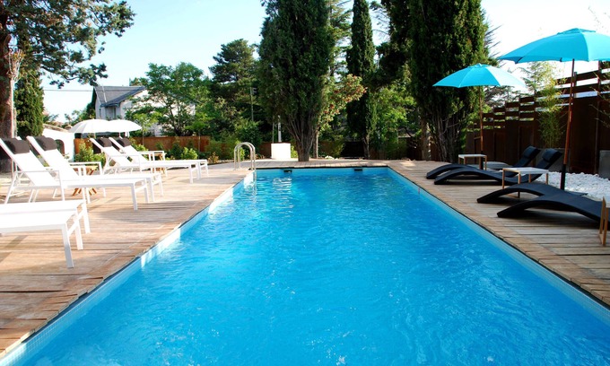 Collado Mediano Hotel | Box art hotel
