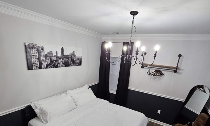 Holly Apartment | Boxcar Bunker 2 - Downtown living at its finest