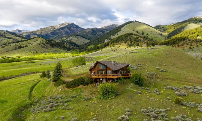 Belgrade House | Bozeman Overlook- Unparalleled Mountain Views!