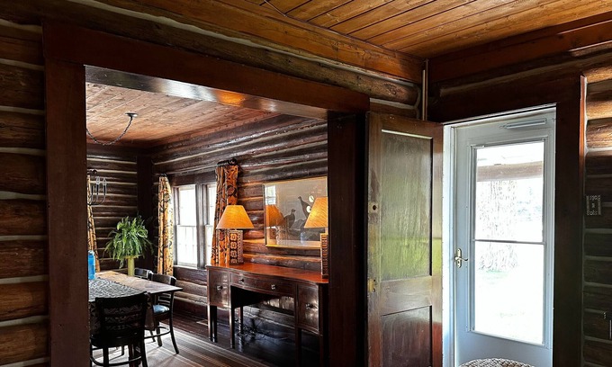 Sheridan House | Bozeman Trail Cabin in Bighorn, WY