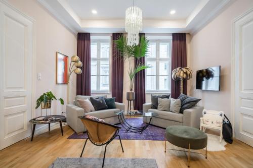 Vizivaros Apartment | BpR Adagio Design Home with A/C
