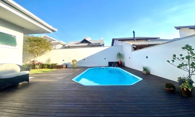 Jurere Internacional House | Aconchegante Casa 6 Dorm Para Família Pertinho da Praia de Jurerê Internacional