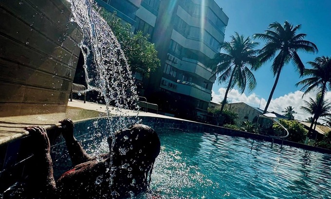 Vilas do Atlantico Apartment | Beachfront · 2-bedroom apartment with pool, Wi-Fi, and garage in Vilas do Atlântico