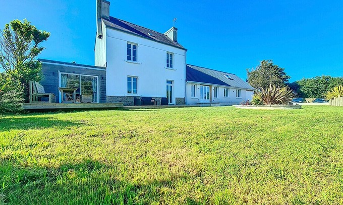 Kerlouet House | Brand new for 2023. Country house, minutes from the beaches.