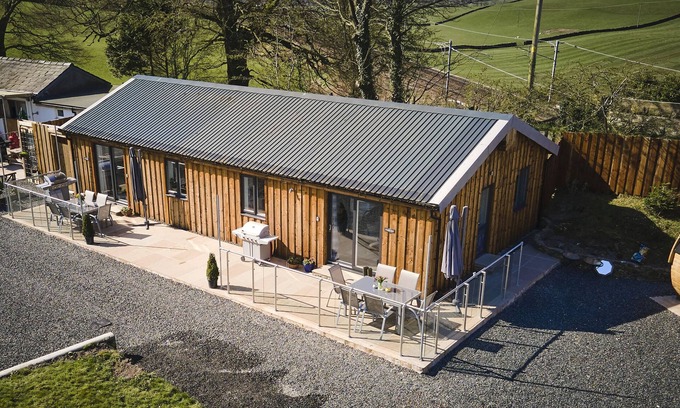 Natland House | Bracken Barn, sleeps 8 with BBQ pit
