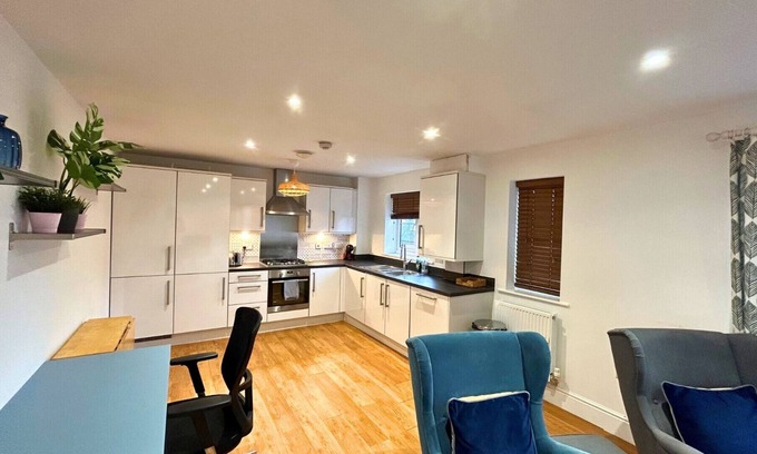 Bracknell Apartment | Bracknell/Wokingham Stylish Two Bedroom Apartment