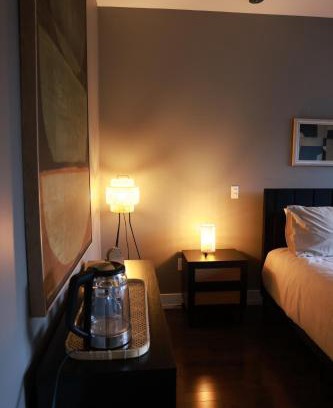 Bedford Apartment | Bradford Place Main Level, 3BR Private Floor with Kitchen