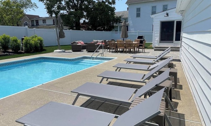 Bradley Beach House | Bradley Beach Escape: 4BR, 2BA Pool, lake view, & 1.5 blks to beach!