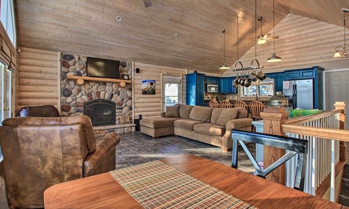 Brainerd Cabin | Brainerd Cabin on Camp Lake w/Boat Slip & Dock!