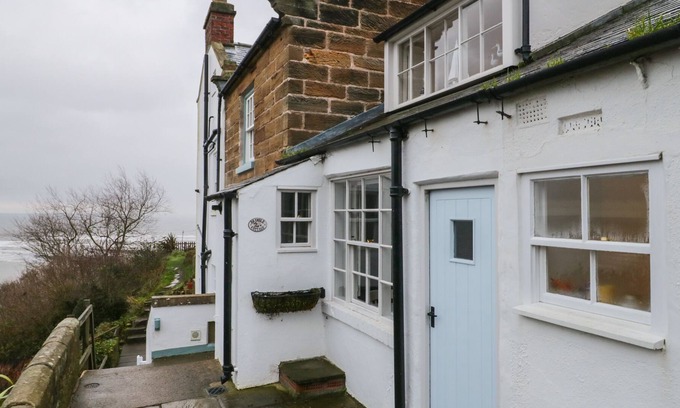 Robin Hood's Bay Cabin | BRAMBLE COTTAGE, family friendly, with a garden in Robin Hood’s Bay