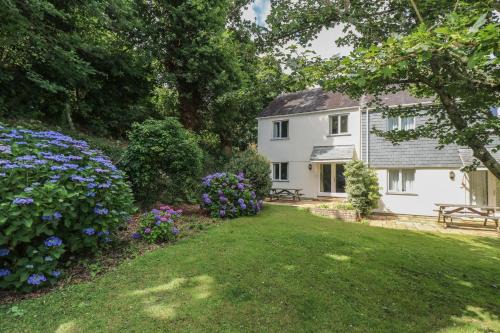 Falmouth House | Bramble Cottage