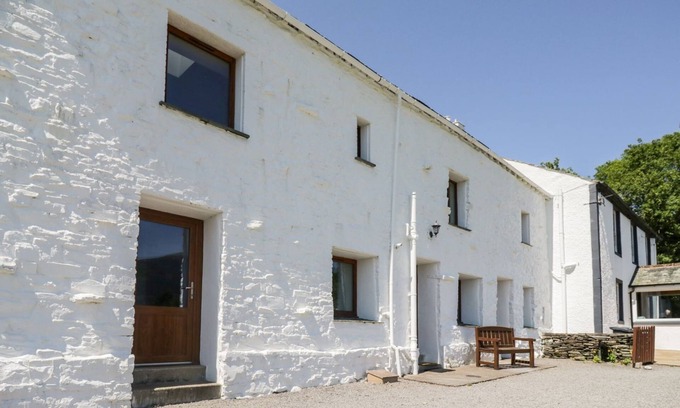 Thornthwaite Cottage | BRAMBLE COTTAGE, pet friendly, with a garden in Braithwaite
