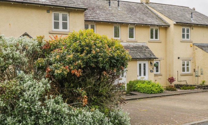 Sedbergh Cottage | BRAMBLE COTTAGE, pet friendly, with a garden in Sedbergh