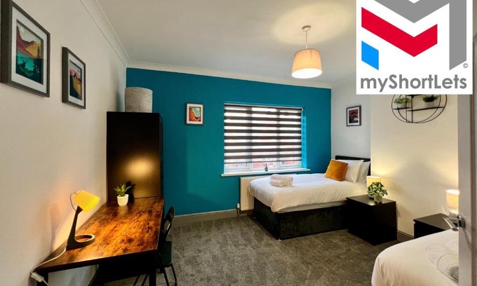 Cleethorpes House | Bramhall House - Great for Contractors or Family Holidays