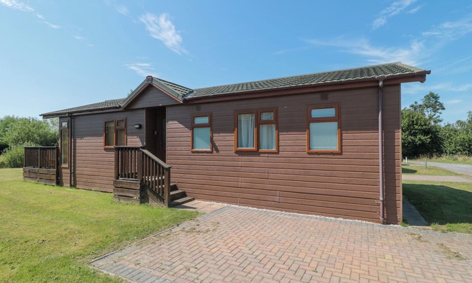 Puxton Cottage | BRAMLEY LODGE, family friendly, luxury holiday cottage in Hewish