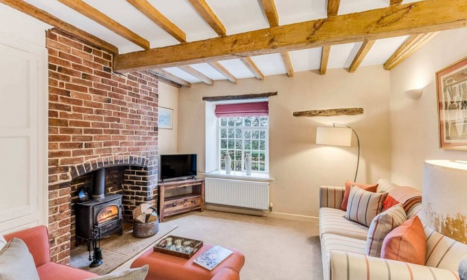 Loughborough House | Brand Hill Cottage with Hot Tub