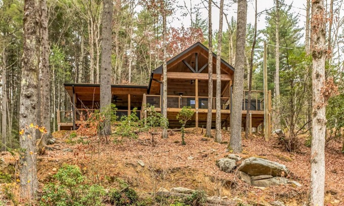 Cherry Log House | Brand New 2/2 Cabin Cherry Log, Big Hot Tub, Views