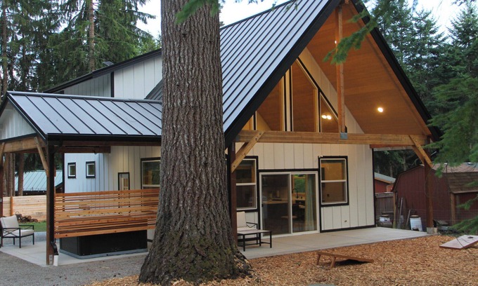Ashford Cabin | BRAND NEW! 2 Bedroom Cabin Minutes from Mt Rainier National Park!
