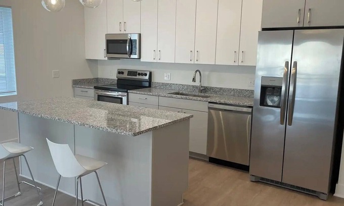 University Circle Apartment | Brand-new 2BD, fitness center, pet spa l Barsala