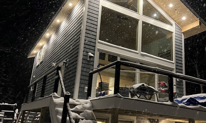 Pittsburg House | Brand new 3-bedroom lakefront house in wonderful Pittsburg. Enjoy a cozy stay