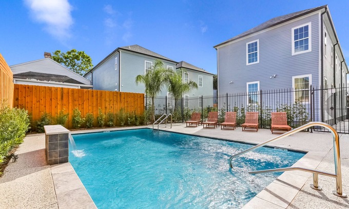 Faubourg Lafayette Apartment | Brand New 4 BR w Pool by Hosteeva