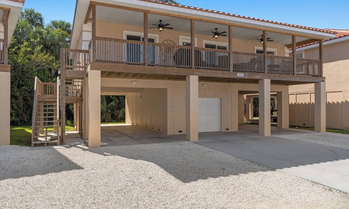 Homosassa Villa | Brand new August 2023 3 BR, 2 BA Tarpon on stilts