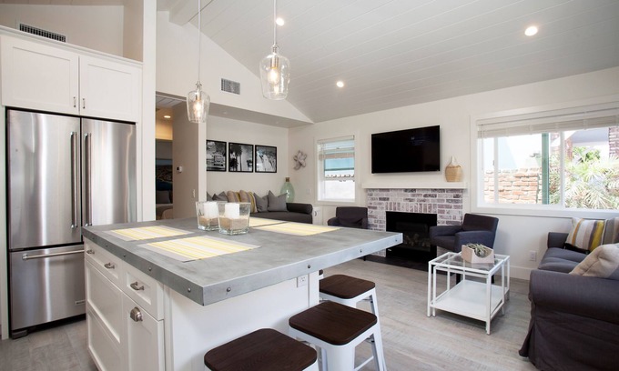 West Newport Cottage | Brand new beach cottage steps to the sand