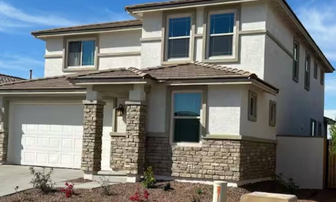 Maricopa County House | Brand new beautiful home in Verrado/Buckeye. Perfect for golfers! Great views